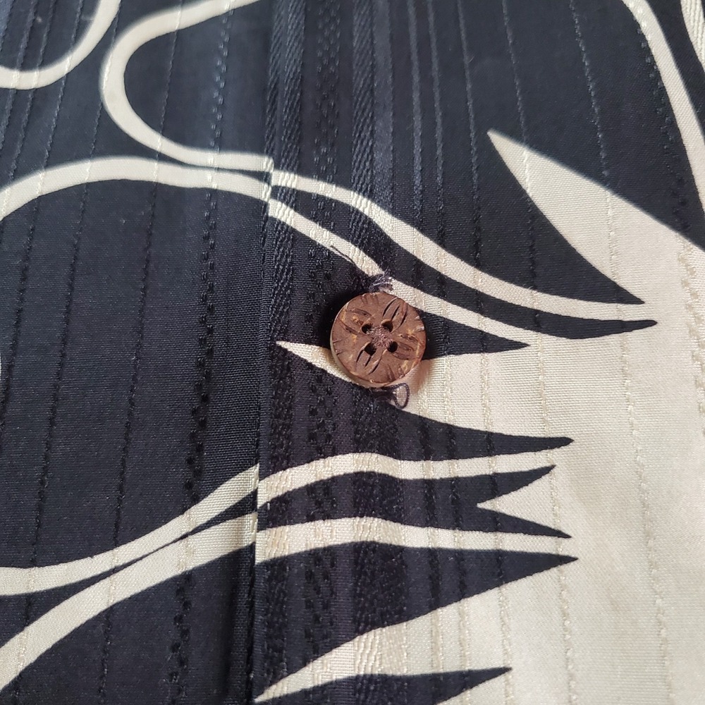 Tommy Bahama 100% Silk Floral Black Shirt Hawaiian Summer Beachy Vacation Travel - Picture 3 of 6